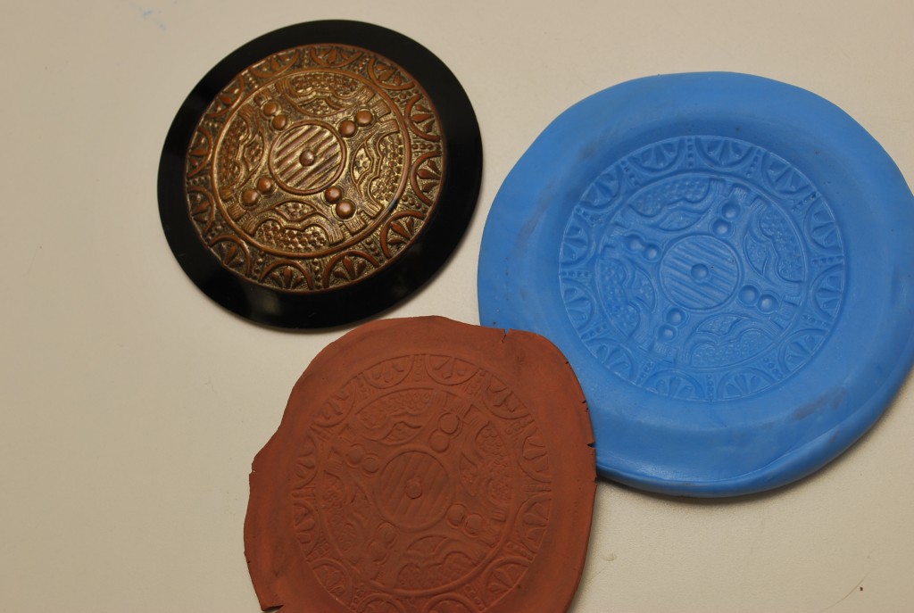 Bronze pendant button, clay and mold